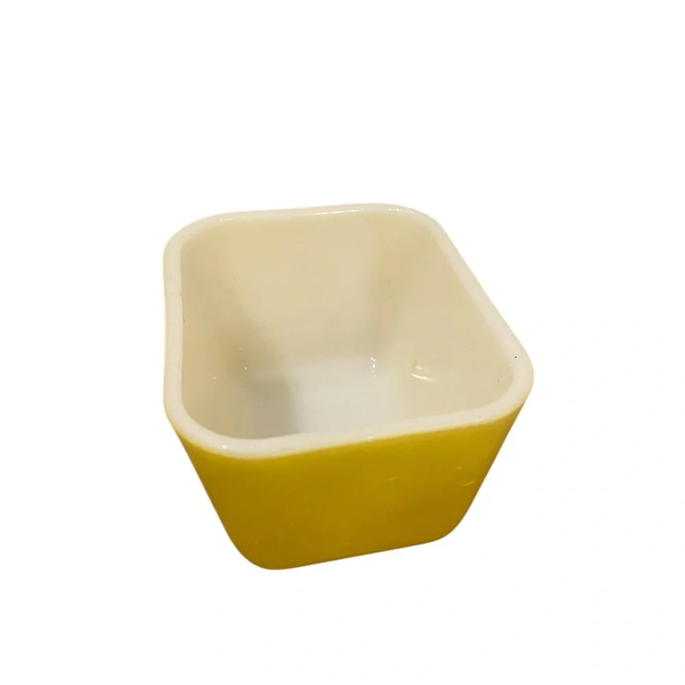 Pyrex Vintage 501 B 1 1/2 Measuring Cup Yellow Small Made In USA